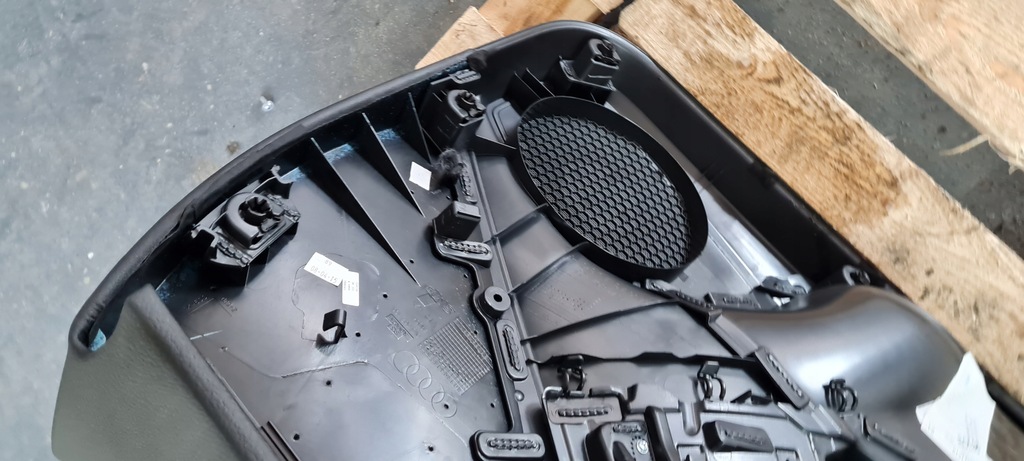 фото №10, S3 8v sedan a3 обшивка двері правий перед шкіра 8v5867106