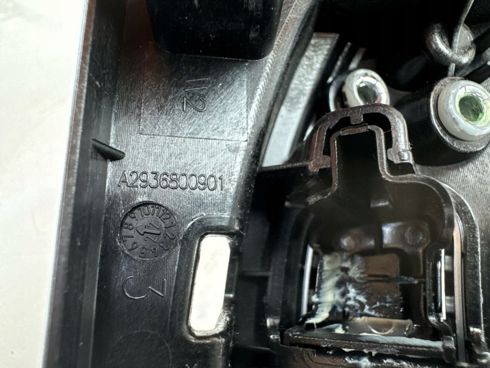 фото №10, Mercedes-benz eqc 2022 декор тунель середнього