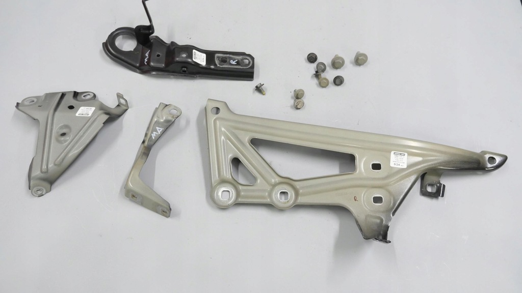 фото №8, Bmw x1 f48 кронштейн крыла правого перед 7427130 7427128 7427136