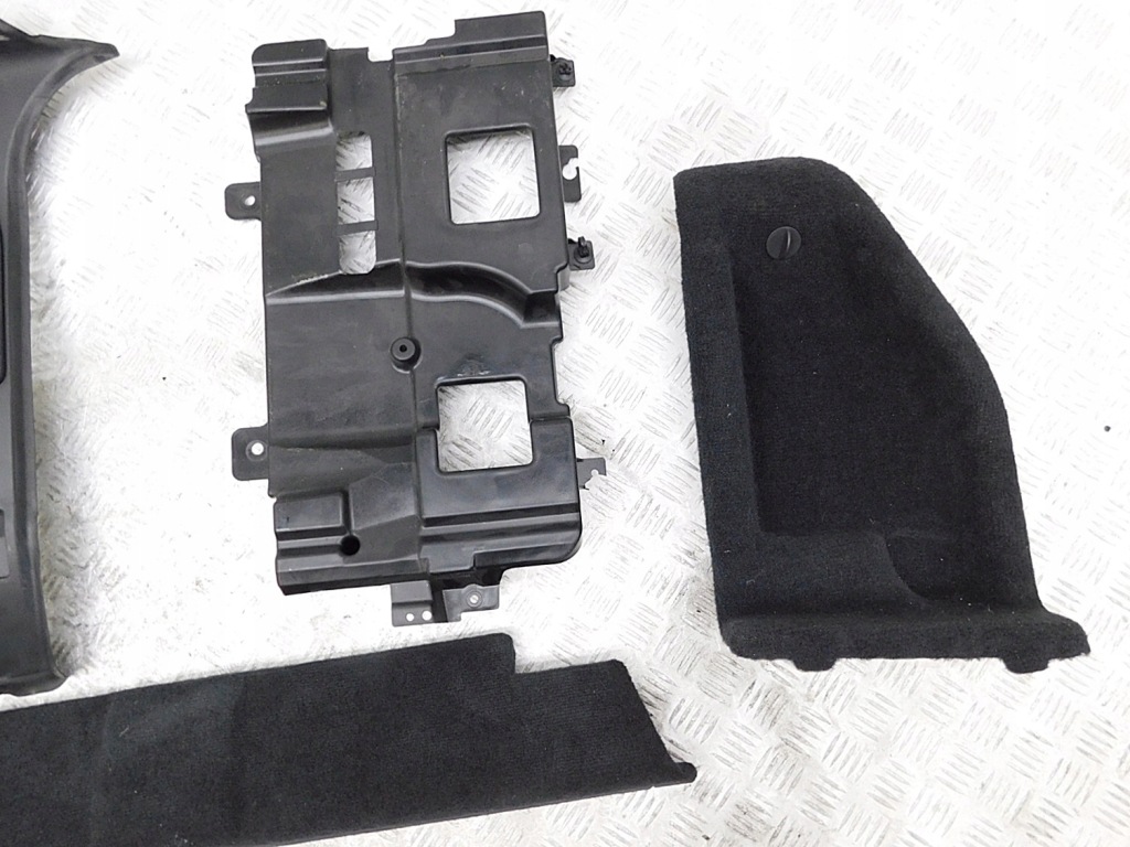 фото №3, Молдинг обшивка багажника - lr discovery v l462