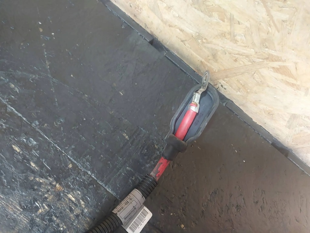 Шланг плюсовий генератора bmw 3 e46 320i m52b20tu 1712599 1436547 Недорого