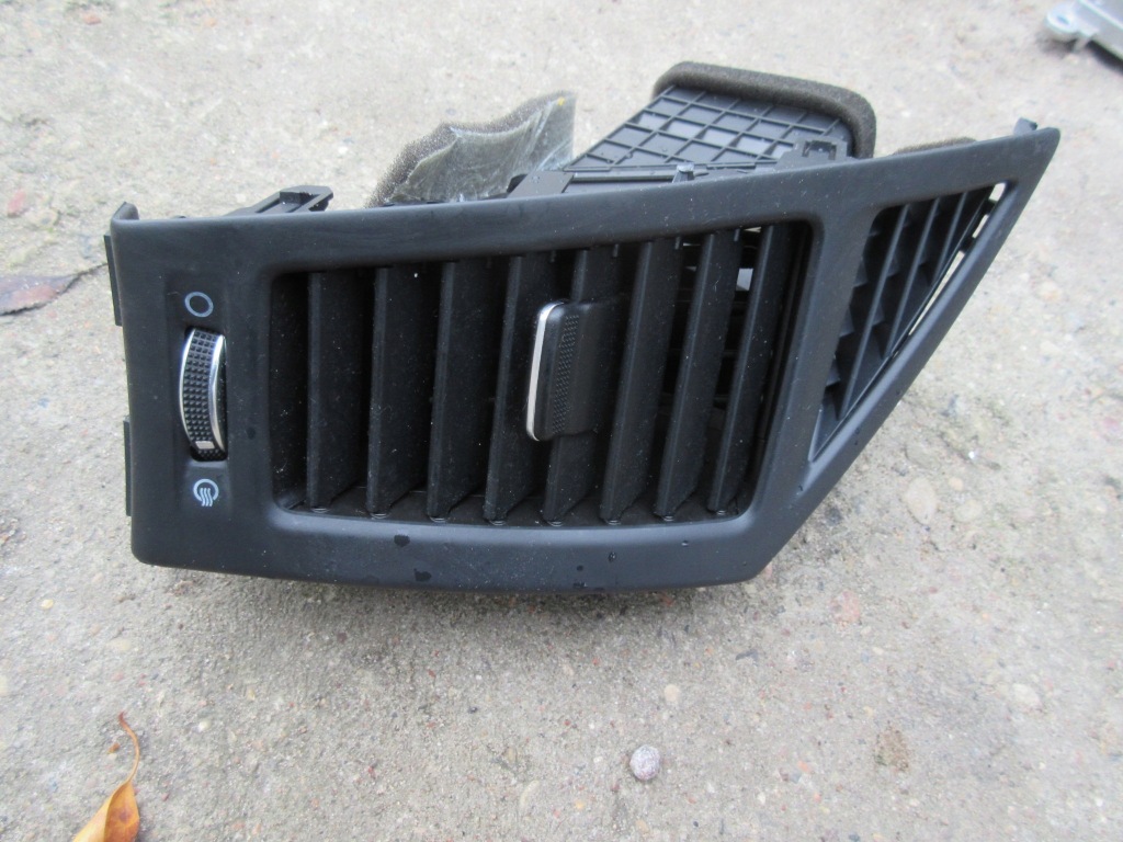 фото №1, Hyundai i40 решітка обдув консолі права