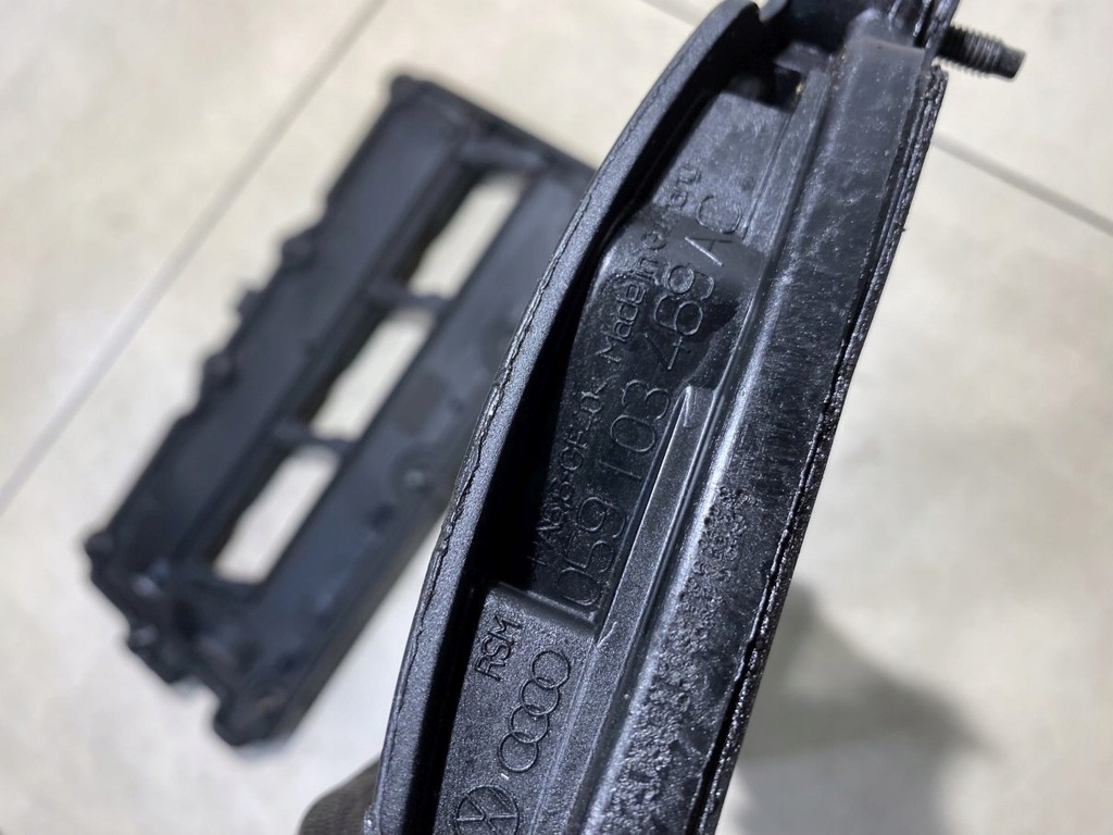 фото №5, Кришка клапанів audi q7 4l 3.0 tdi 059103469ac 059103470r