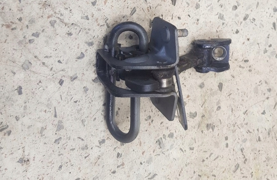 фото №1, Обмежувач двері перед volvo c70 v70 s70