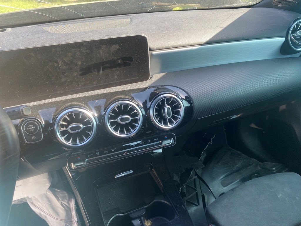 фото №1, Mercedes a177 консоль панель приладів