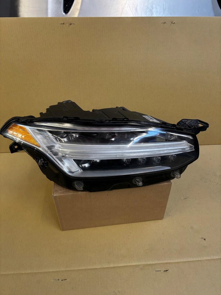 Купити Volvo xc90 2 2016- фара правий full led америка 31656989