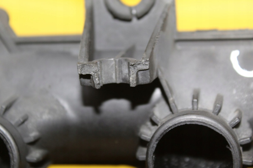 фото №12, Крышка клапанов 8hz peugeot 207 1.4 hdi