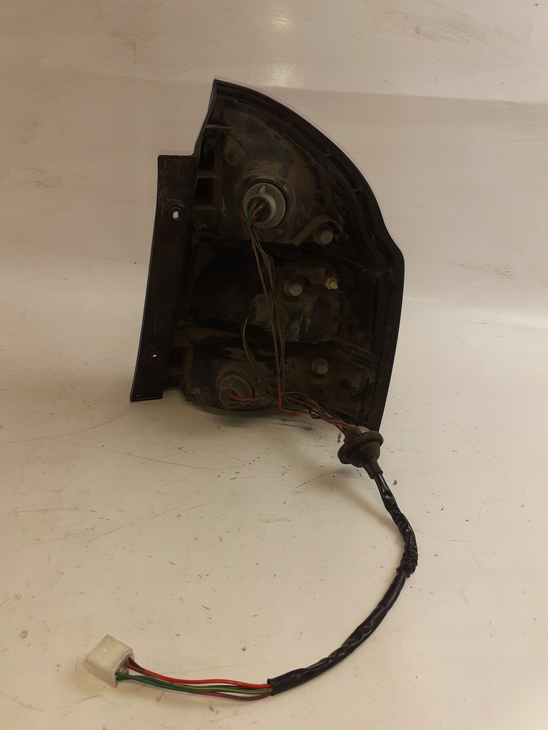 фото №3, Лампа левая задняя mazda 323p 3d