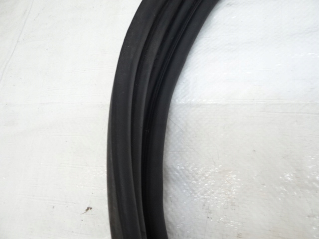 фото №5, Peugeot 208 i прокладка кузовная резиновый элемент крышки