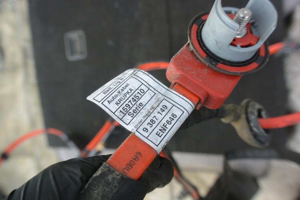 Кабель шланг плюсовой аккумулятор bmw 3-seria f30 330e гибрид lci с Разборки