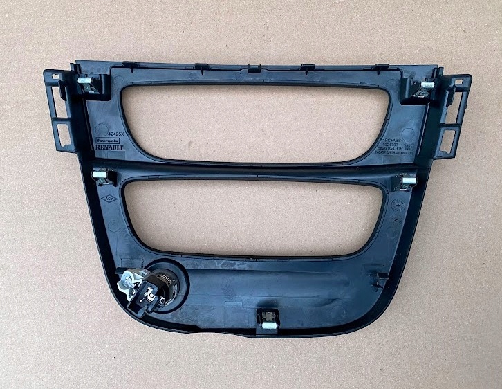 фото №2, Рамка радио / консоли renault fluence оригинальный номер 682605490r