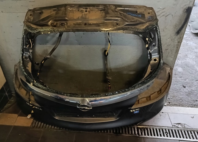 фото №1, Opel insignia a 10r kombi крышка багажника багажника