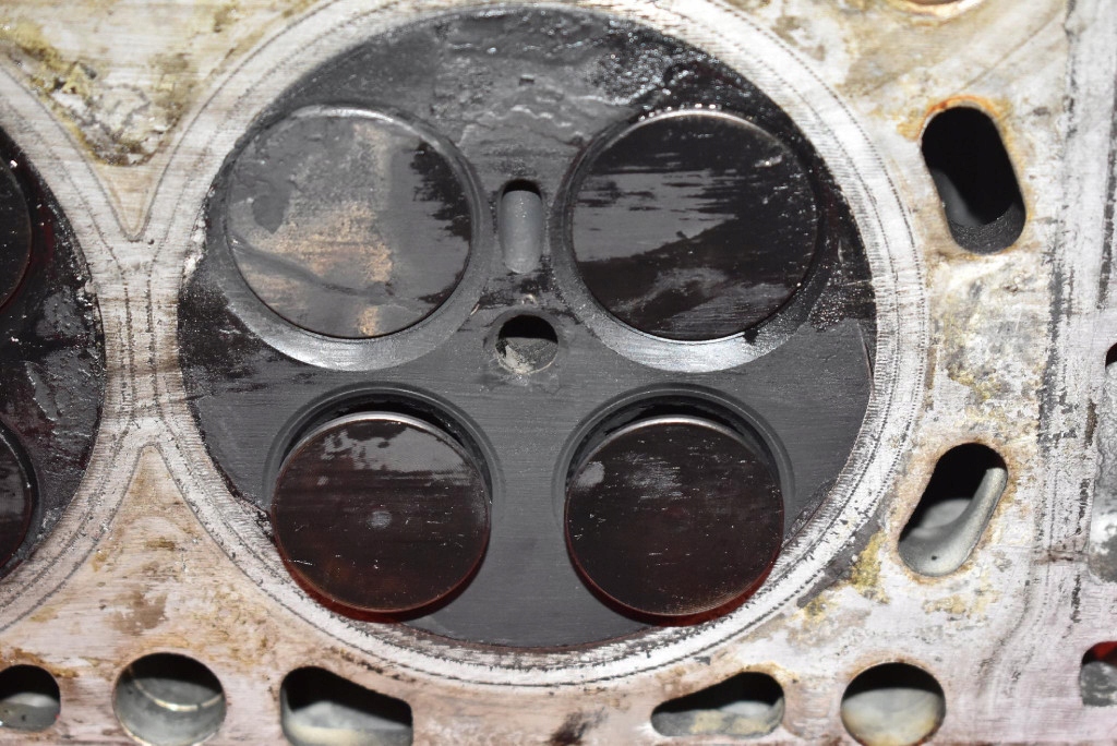 фото №8, Головка двигателя 31104738-002 volvo s60 1 i 2.4 d d5 163 km 00-04