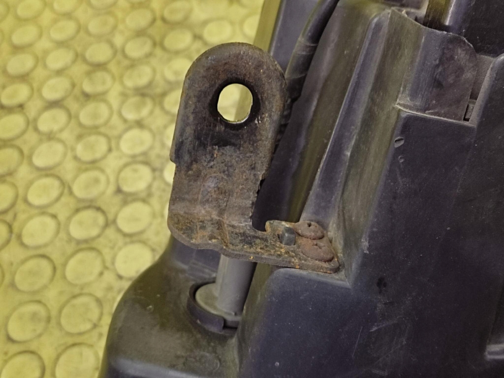 Купити Kia carens 2 фара фара правий перед