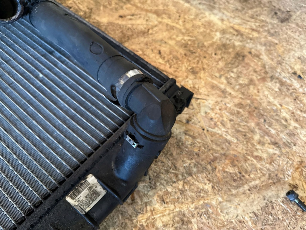 Alfa romeo 159 2007 с передний радиатор Доставка