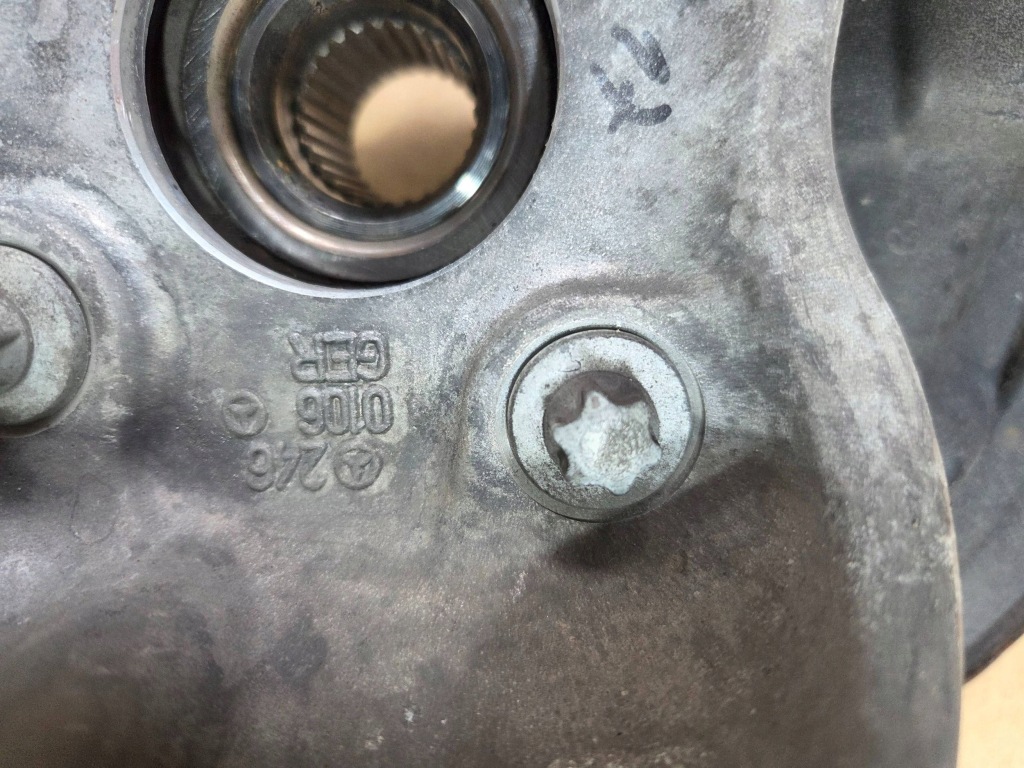 Mercedes w117 w246 w242 gla cla glb поворотний кулак задня права a2464230220 z687 Зі Шроту