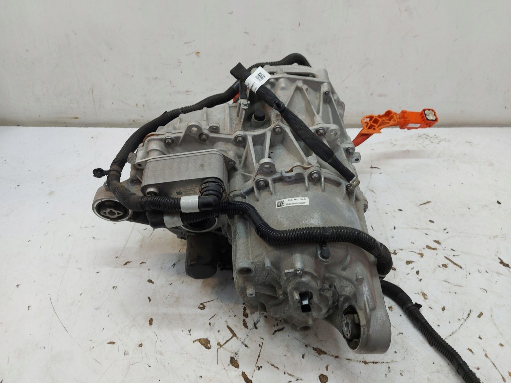 Купити Tesla model y 2023r двигун привід електричний rwd 1587780-00-c