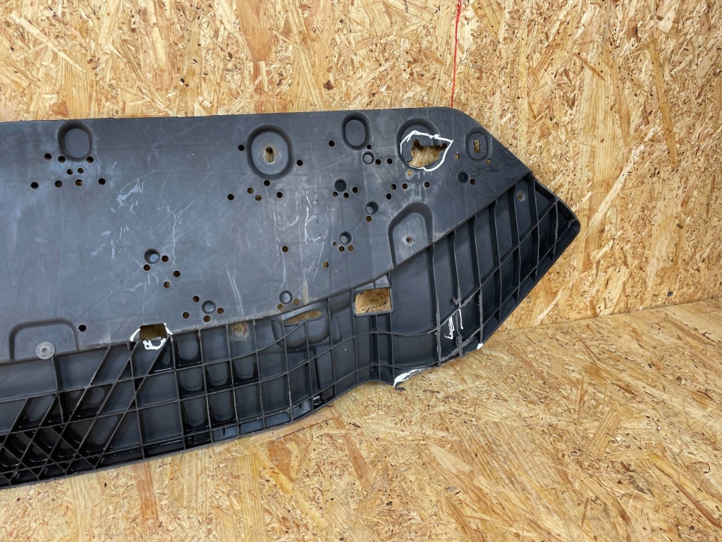 Плита накладка пол под бампер audi a4 b9 8w 8w0807611a s-line 2015- Цена