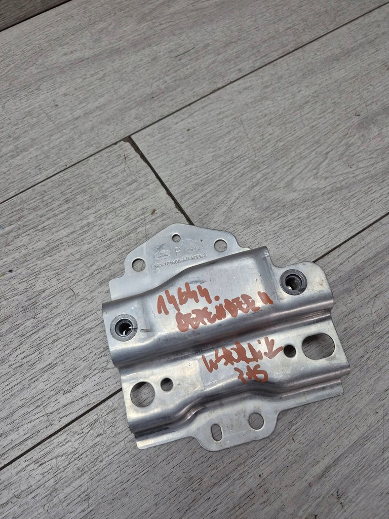 фото №1, 14644. defender ii кронштейн pas правый l8b2-101n00-ad