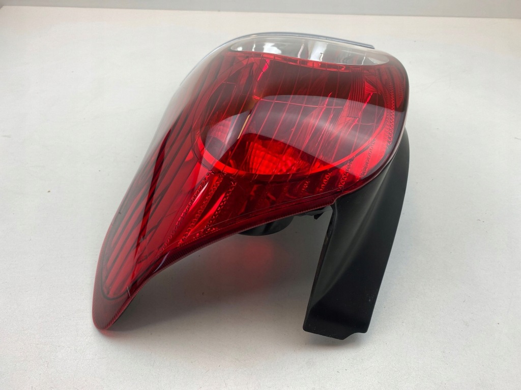 фото №6, 2007 toyota avensis t250 лампа задняя