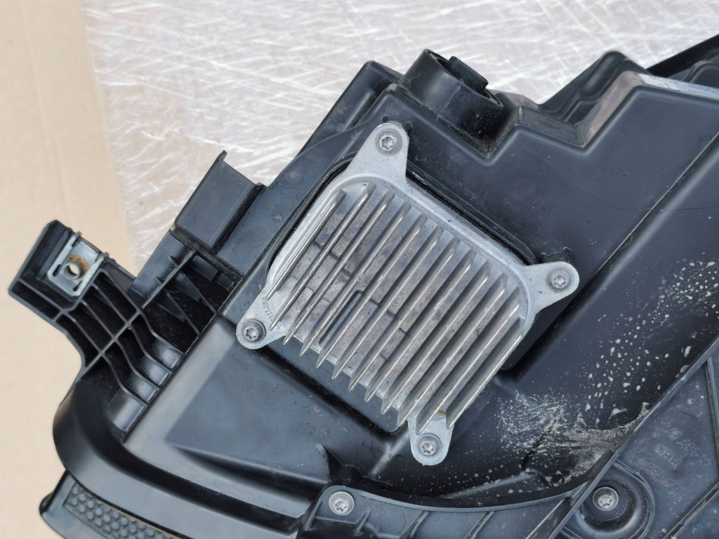 Tesla 3 рестайлинг  20- y фара передняя правый  led 1514953- 00-d Недорого