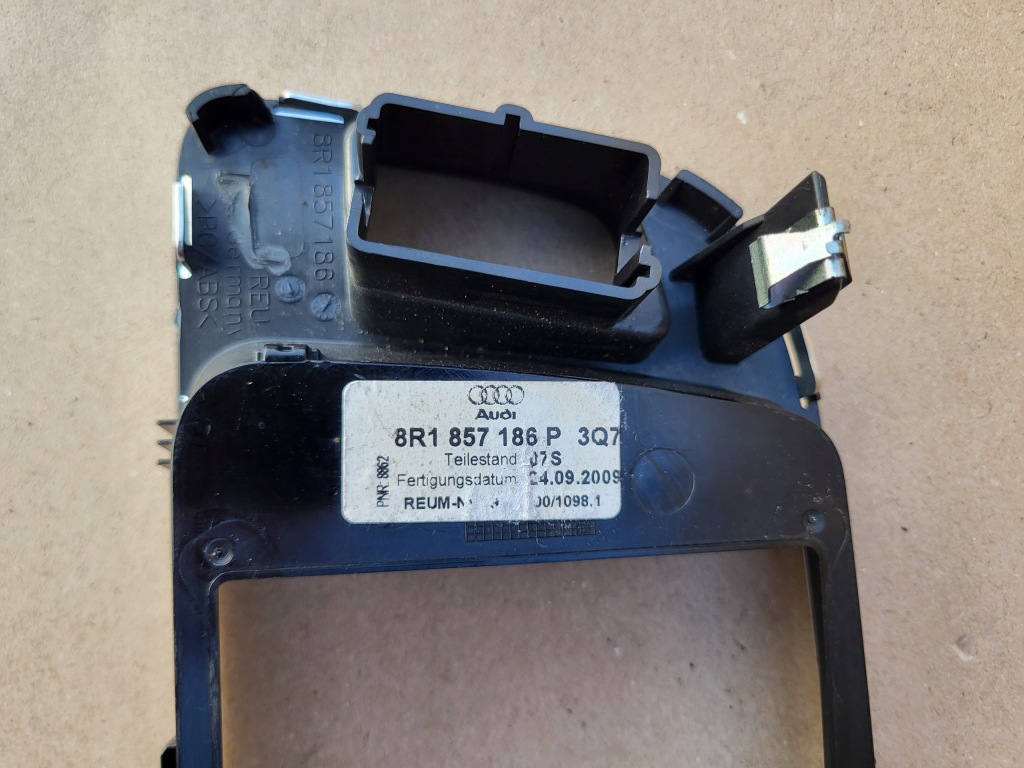 фото №7, Рамка дисплея экрана защита monitora mmi audi q5 8r оригинальный номер eu