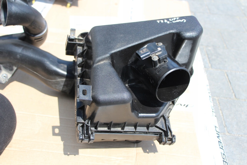 Корпус фільтра повітря витратомір avensis t27 2.0 d4d Зі Шроту