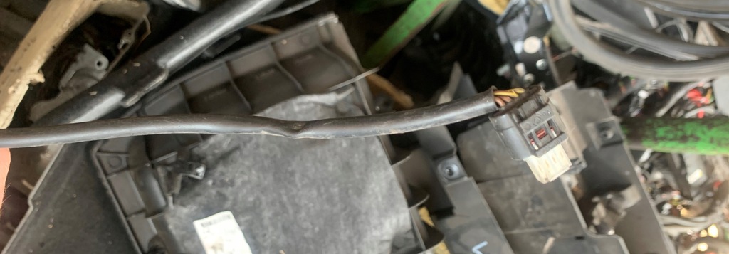 фото №1, Mercedes b klasa w246 штекер колодка кабель замка капот