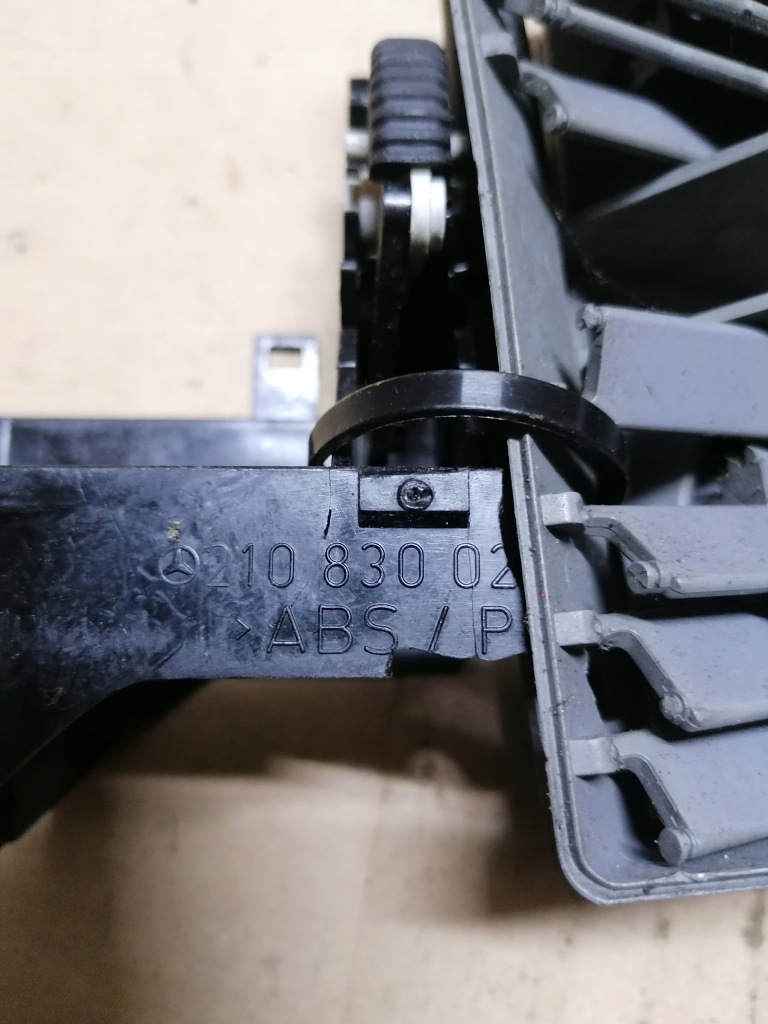 фото №3, Решётка обдув mercedes w210