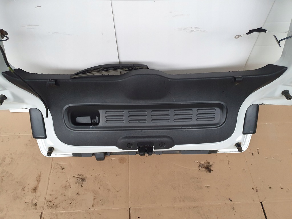 фото №15, Кришка багажника задня комплектна лампа камера citroen c4 cactus комплект