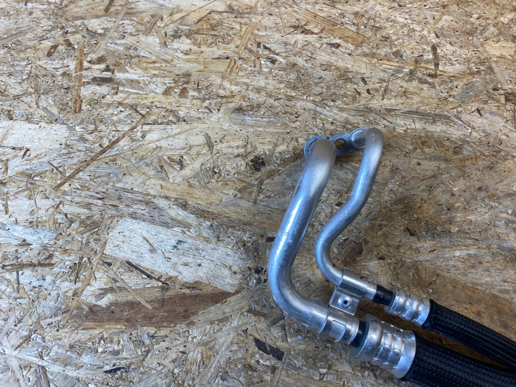 Пабтрубок  шланг труба кондиционера tesla model 3 y 1625910-00-a Недорого