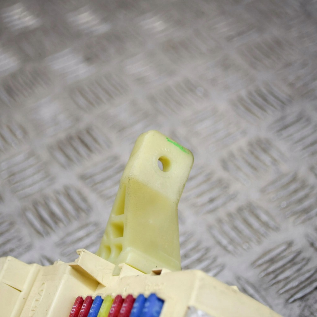 фото №7, Hyundai sonata 2005 рамка / модуль предохранителей