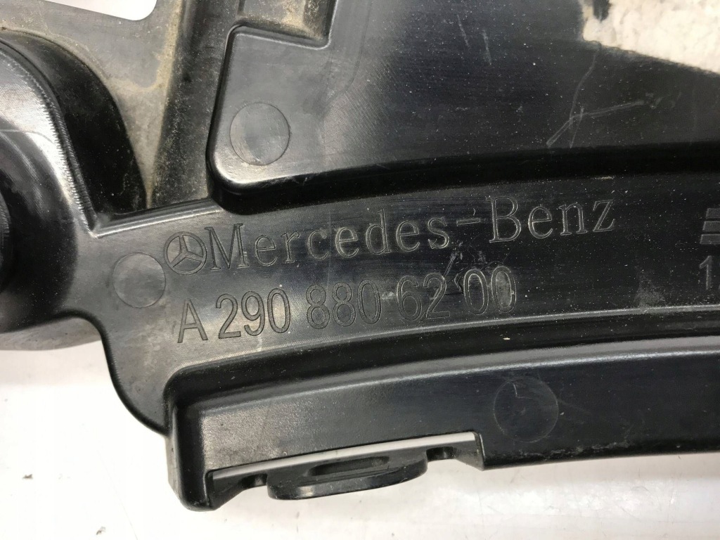 Mercedes w290 правый направляющая бампера задний  a2908806200 2017r Киев