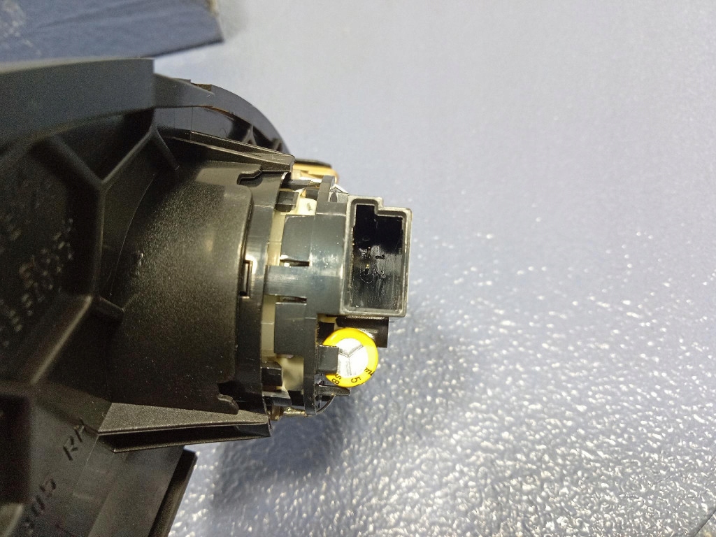 Opel zafira c iii рестайлінг  2016- захист пластикова динаміка права 20812305 в Україні