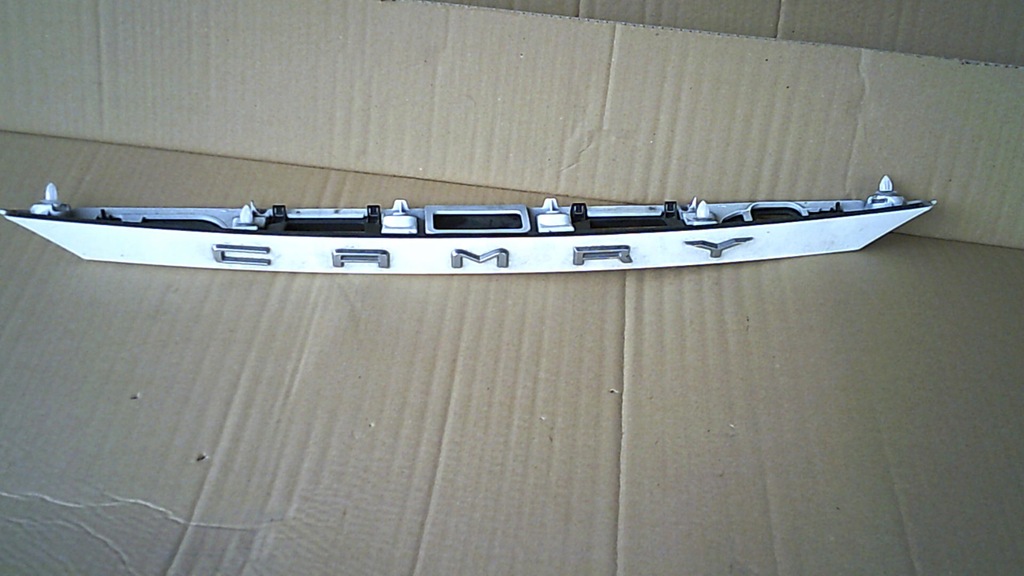 фото №1, Toyota camry sedan накладка крышки задний