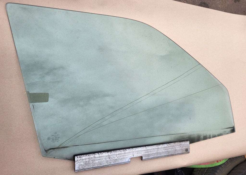 фото №1, Скло з двері правий перед mercedes 190 w201 оригінальний номер