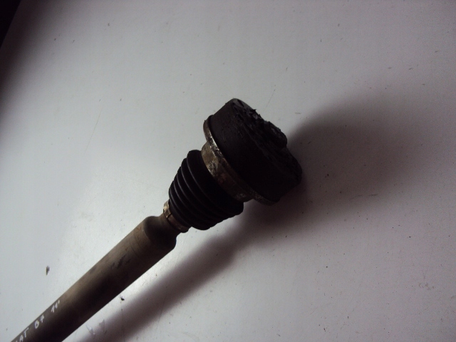 фото №3, Приводной вал правая vw passat b7 1.6 tdi 11 r