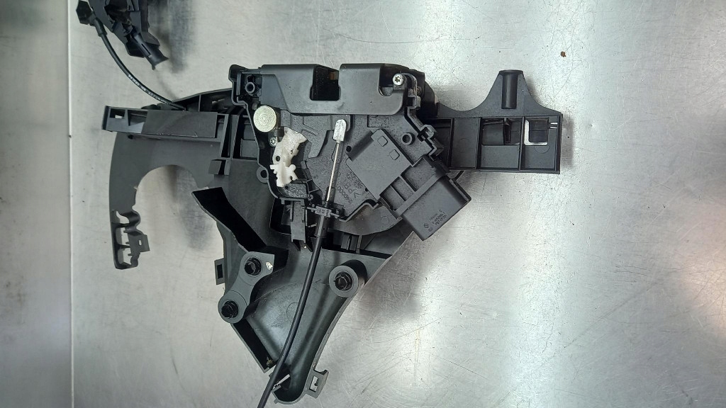 фото №5, Замок двері правий перед 30799302 6 pin volvo v50 s40 ii v70 iii s80 ii xc60