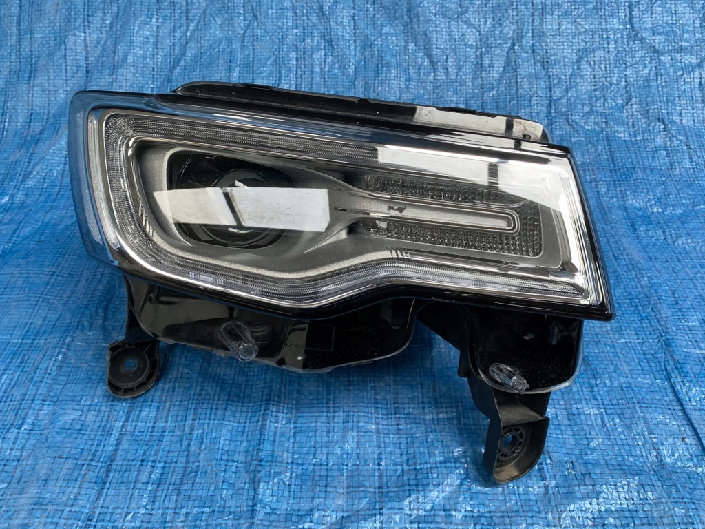 фото №1, Jeep grand cherokee wk2 lift правая лампа ксенон