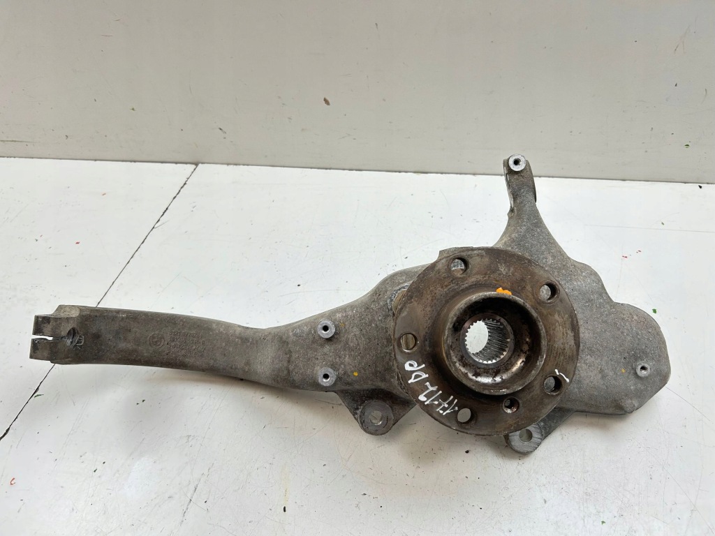 фото №1, Поворотний кулак передня права bmw x6 e71, e72 6773784 4.4l hybrid 300kw 2011