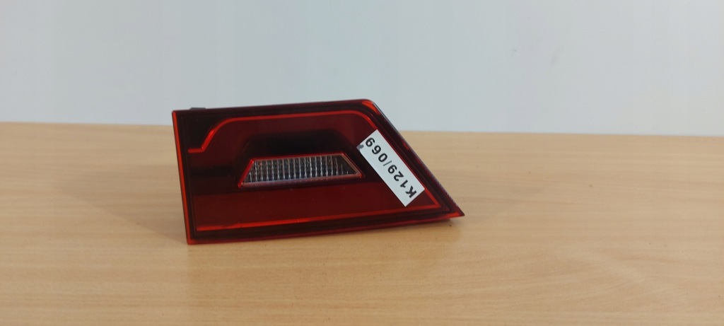 фото №1, Jaguar e-pace права лампа w кришка задня світлодіодна