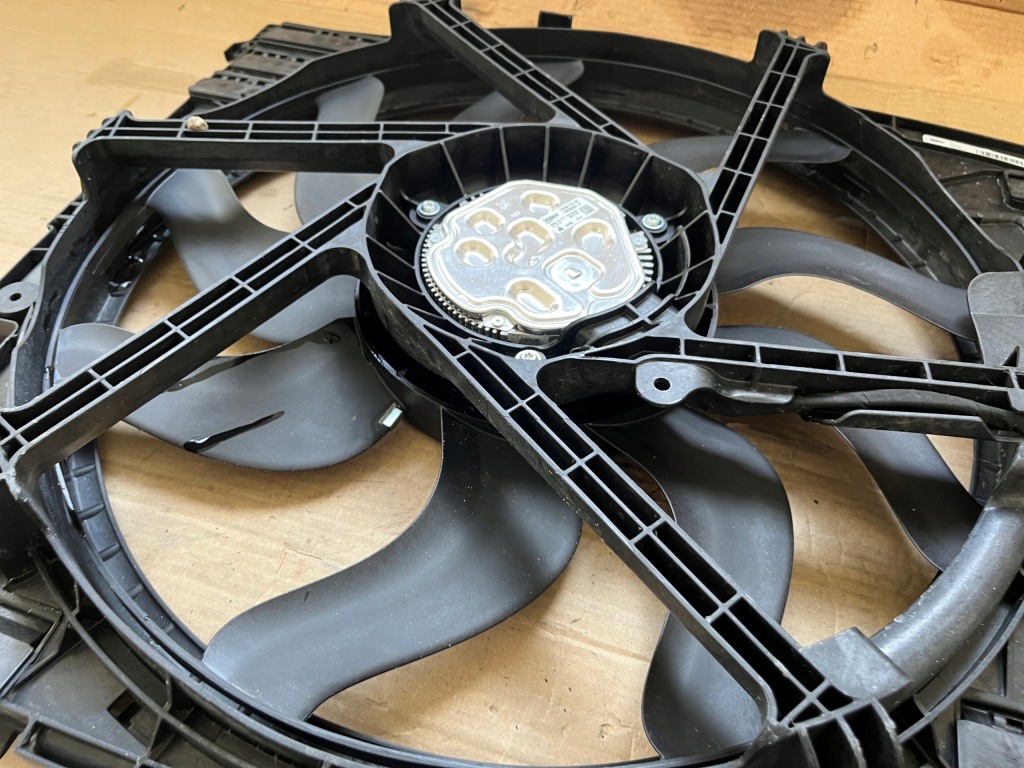 Купити Bmw 3 g20 g21 2.0d 2021r вентилятор радіатора води оригінал європа