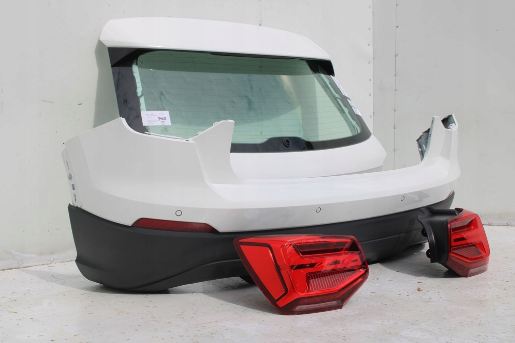 Audi q2 задня бампер + кришка багажника багажника + лампи лампа задній колір: t9t9 ly9c Зі Шроту