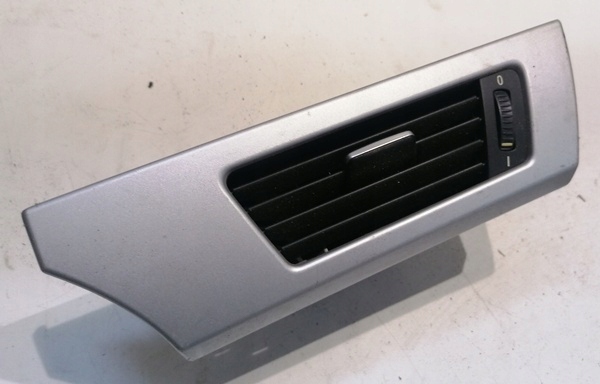 фото №1, Bmw e90 e91 - решётка обдув левая 64229130