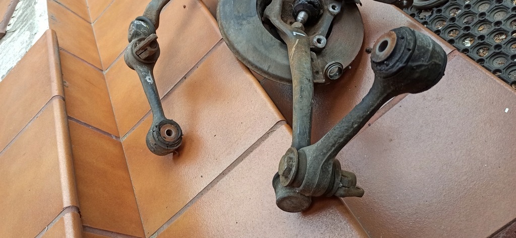 фото №9, Mercedes w116 ступица поворотный кулак диск якорная защита рычаг верхний перед