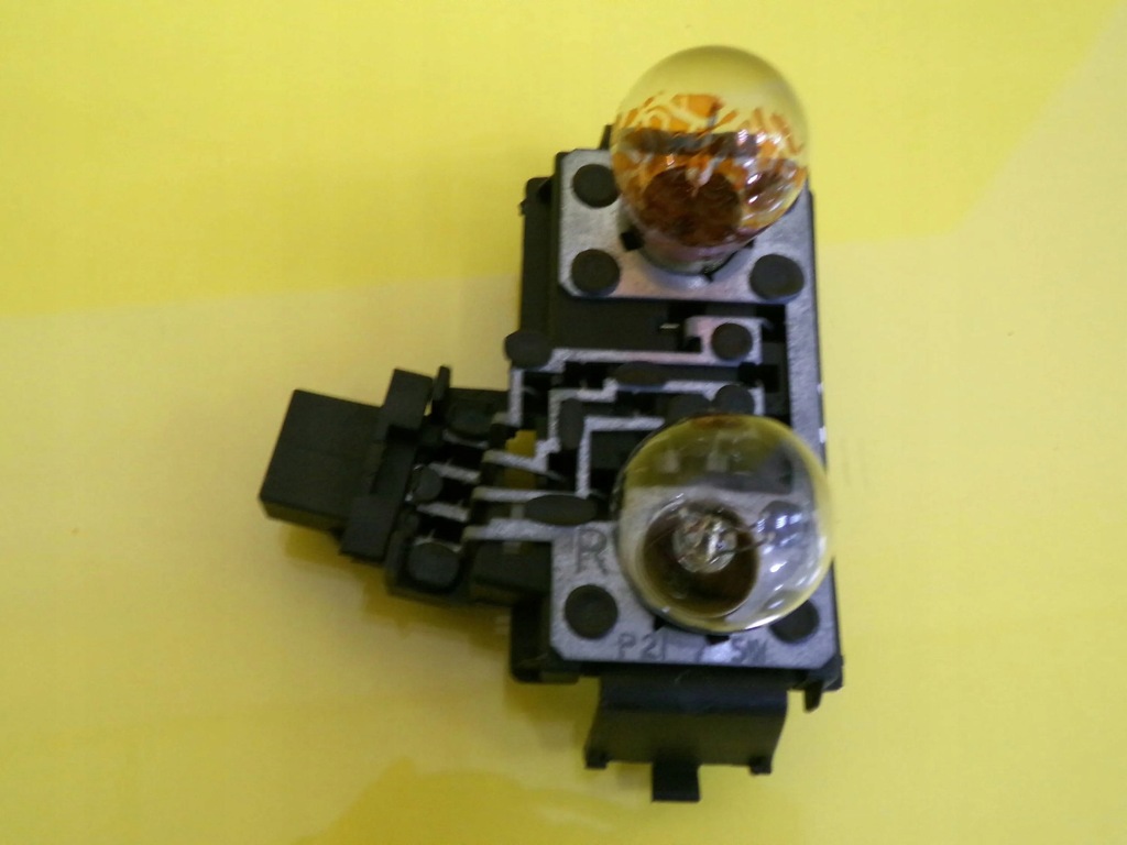 фото №1, Вкладыш лампы правый задняя nissan primera p11 nr580