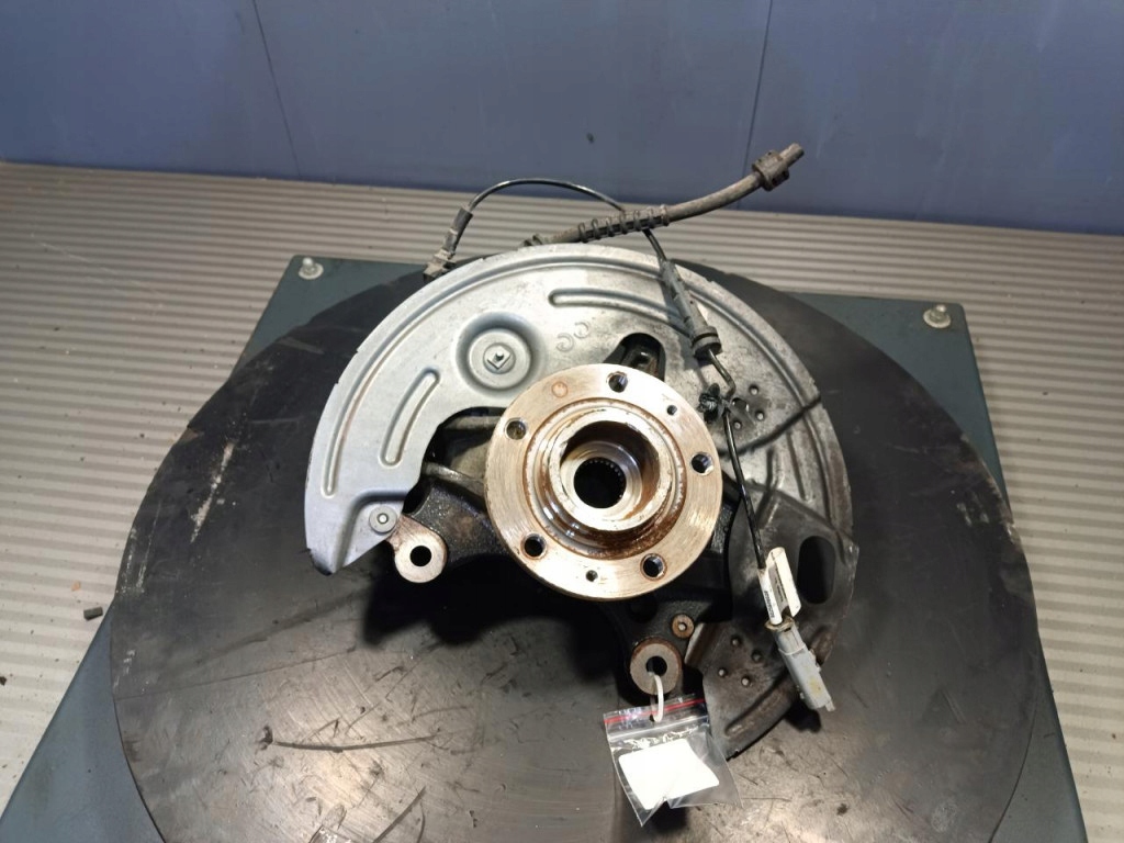 фото №1, Opel astra l 1.6 thp поворотный кулак левый перед