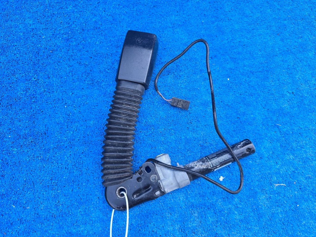 Купить Натяжитель поперечина сиденье левое  bmw e46 8253733