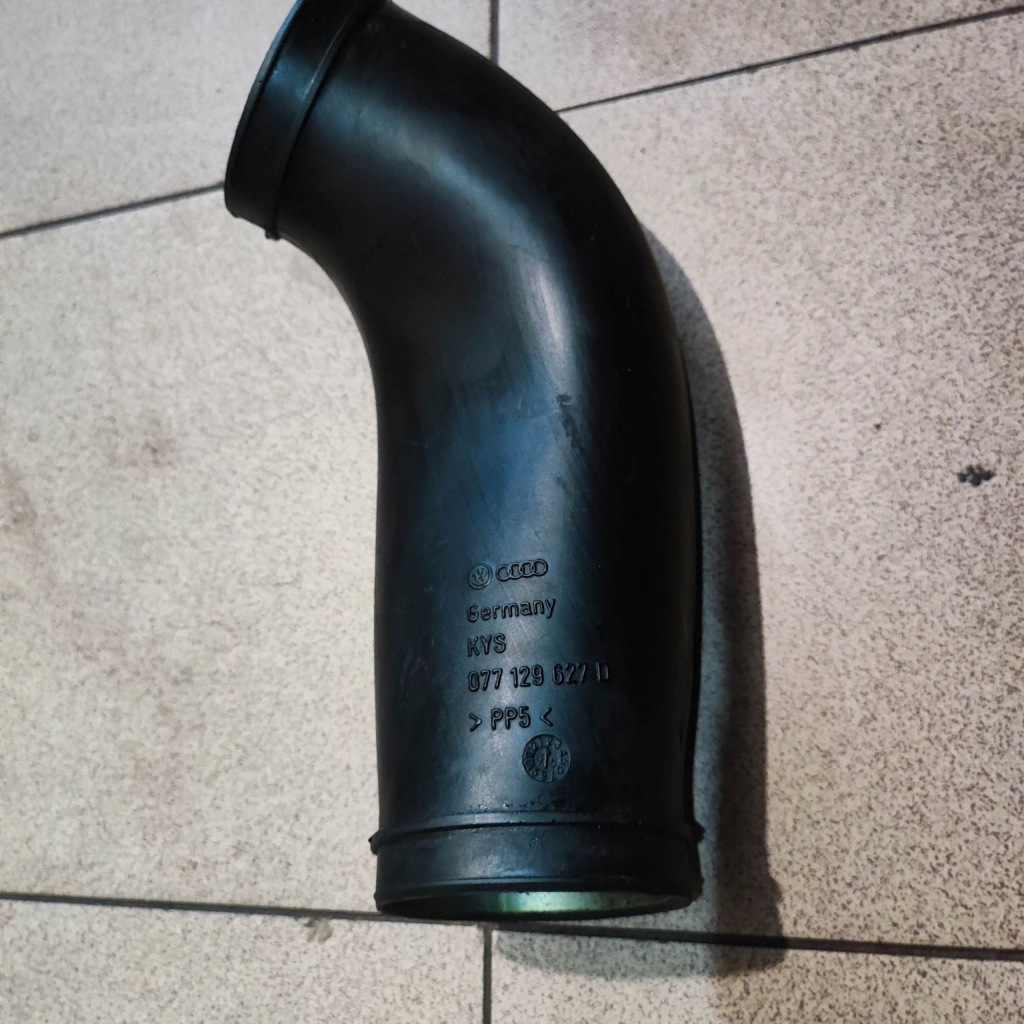 фото №4, Шланг воздухозаборник труба воздуха audi a8 d2 4.2 94-99