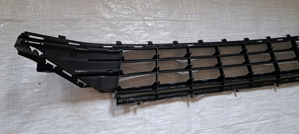 фото №8, Vw golf vii решётка средняя бампер перед 5g0853677l